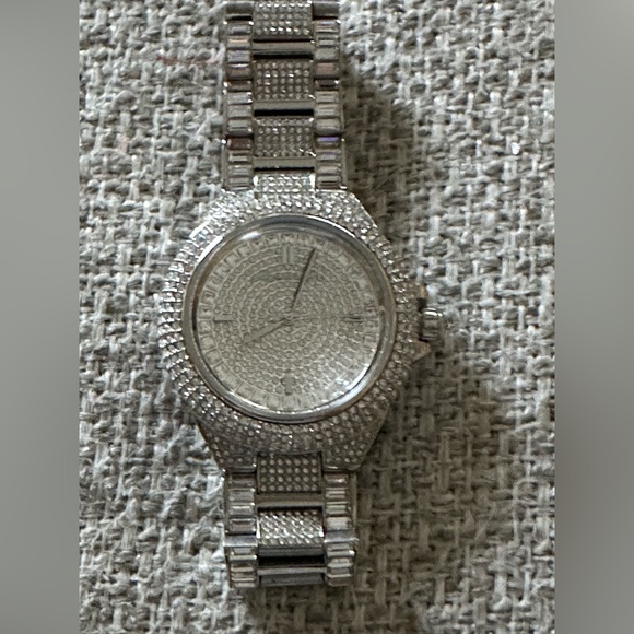Authentic Michael Kors Silver Crystal Woman’s Watch! - Picture 6 of 8